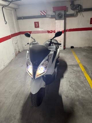 Moto Scooter 125cc Blanca