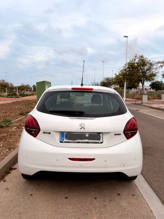 Peugeot 208 2016