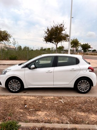 Peugeot 208 2016