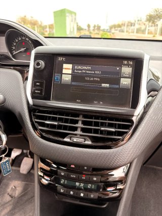 Peugeot 208 2016