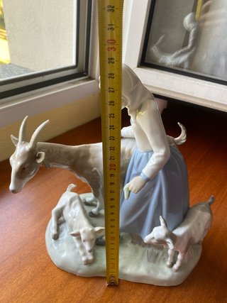 Figura Lladro Niña con Cabras