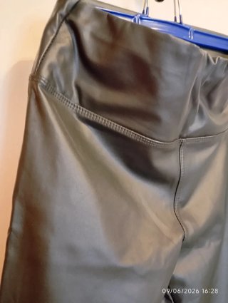 Conjunto Top Negro y Pantalón Piel Sintética Verde