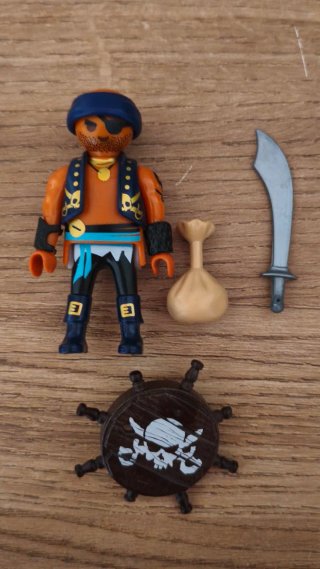 Playmobil Pirata con sable y timón