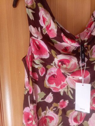 Blusa floral marrón y rosa