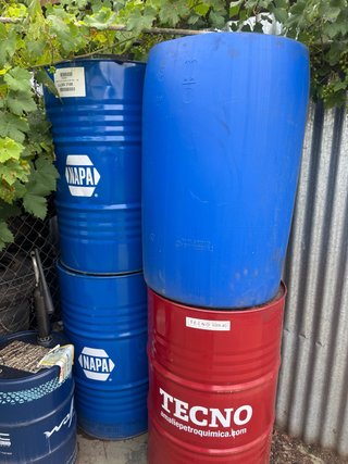 Bidones metálicos y de plástico de 60L y 205L