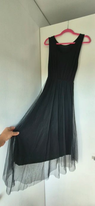 Vestido largo negro con tul