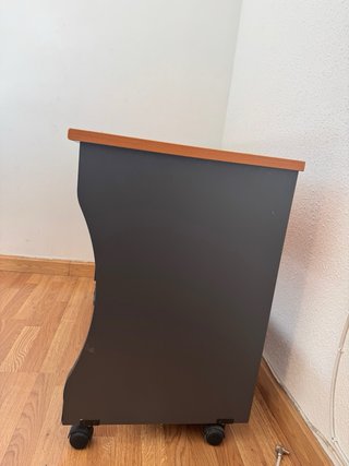 Scrivania con ruote in legno