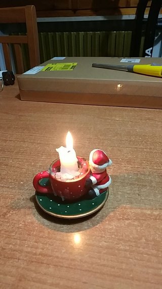 Portacandele natalizio a forma di tazzina di caffè