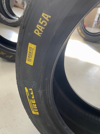Neumáticos Slicks Pirelli RA5 18”