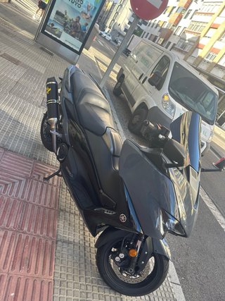 Yamaha TMAX 560 Maxi Scooter