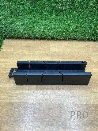Caja de ingletes con sierra 250 mm BGS