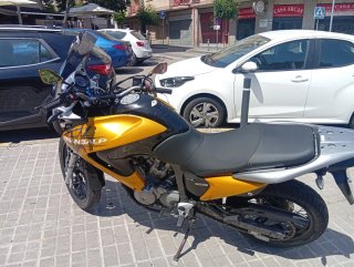 Honda Transalp Negra y Amarilla