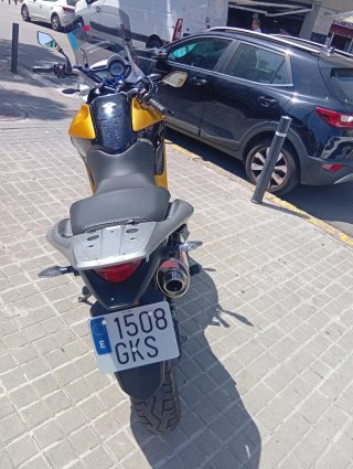 Honda Transalp Negra y Amarilla