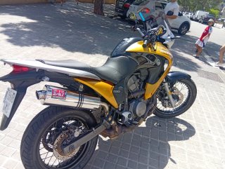 Honda Transalp Negra y Amarilla