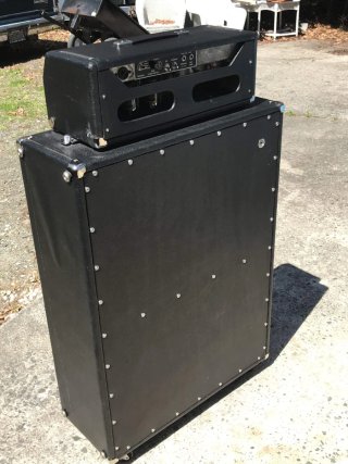 Amplificador y Altavoz Fender de guitarra eléctric