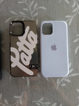 iPhone 13 mini Nero con cavo e 2 custodie.