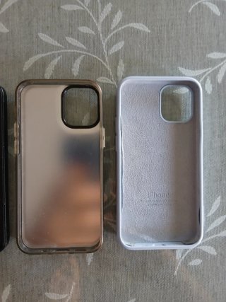 iPhone 13 mini Nero con cavo e 2 custodie.