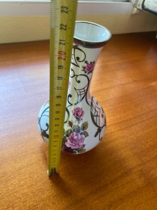 Jarrón de porcelana con rosas