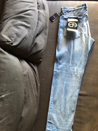 Vaqueros Emporio Armani + Cinturón Valentino