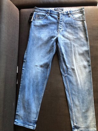 Vaqueros Emporio Armani + Cinturón Valentino