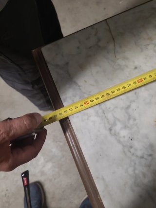 Mueble de madera con cajones y mármol