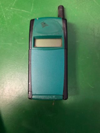 Teléfono móvil Ericsson GF768 verde