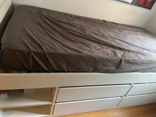 Cama Ikea 90x200 con cajones y estantes