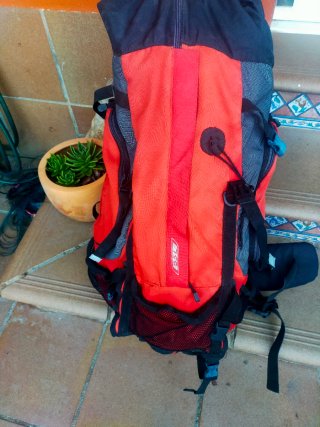 Mochila senderismo 65L naranja