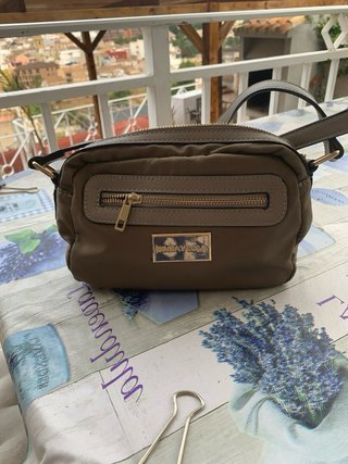 Bolso bandolera beige de Bimba y Lola