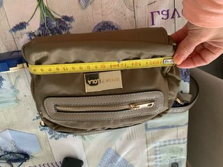 Bolso bandolera beige de Bimba y Lola
