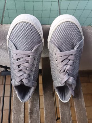 Zapatillas Xti grises y blancas talla 40-39