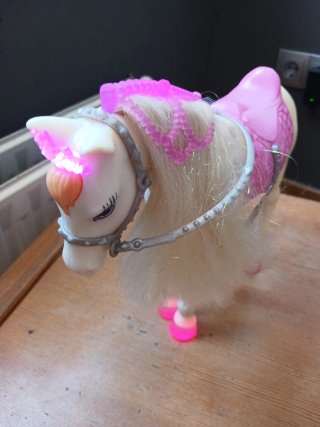 Caballo Barbie música y luces