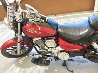 Daelim Daystar 125cc Moto Cruiser Roja