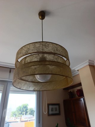 2 Lámparas colgantes beige y doradas
