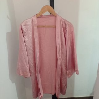 Bata kimono rosa satinada talla única