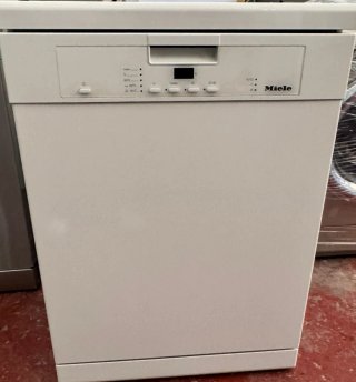 LAVAVAJILLAS MIELE TRES BANDEJAS EN BLANCO