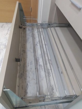 Armario empotrado melamina y vidrio lacado