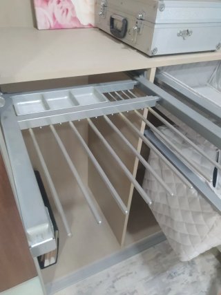 Armario empotrado melamina y vidrio lacado