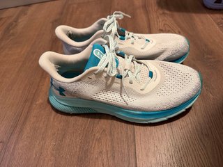 Zapatillas Under Armour Blancas y Turquesa