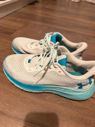 Zapatillas Under Armour Blancas y Turquesa