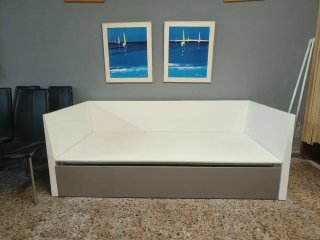 Cama nido blanca y gris