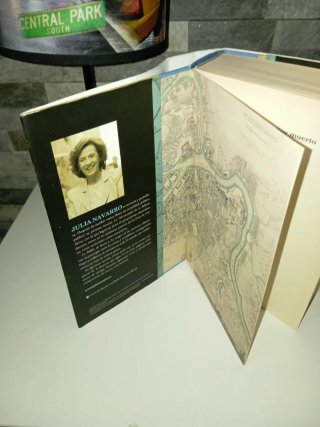 Libro Julia navarro dispara ,yo ya estoy muerto