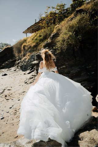 Vestido de novia premium con velo y accesorios