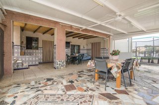 Chalet en venta en Peña de las Águilas en Elche