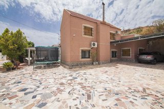 Chalet en venta en Peña de las Águilas en Elche