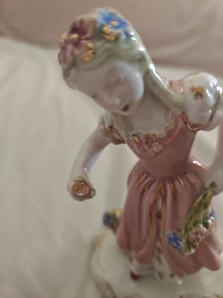 Figura porcelana vintage mujer flores