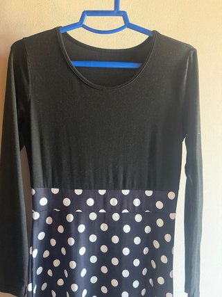 Vestido largo negro con lunares blancos