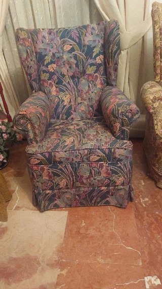 Sillón orejero floral