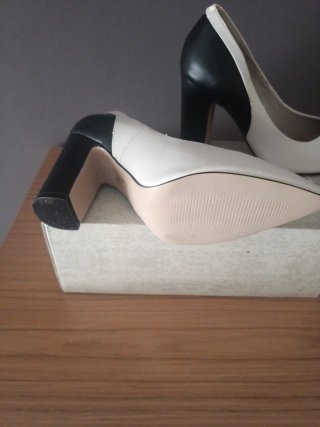 Zapatos Mari Paz tacón beis y negro