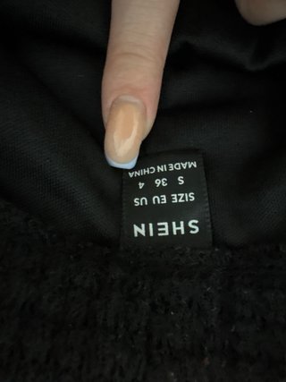 Falda negra texturizada